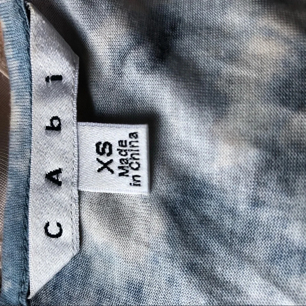 💜💜 CAbi XS Women’s Knotted Front Tee 👚 Shirt